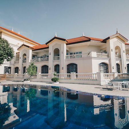 Club Morocco Resort And Country Club Subic Bagian luar foto