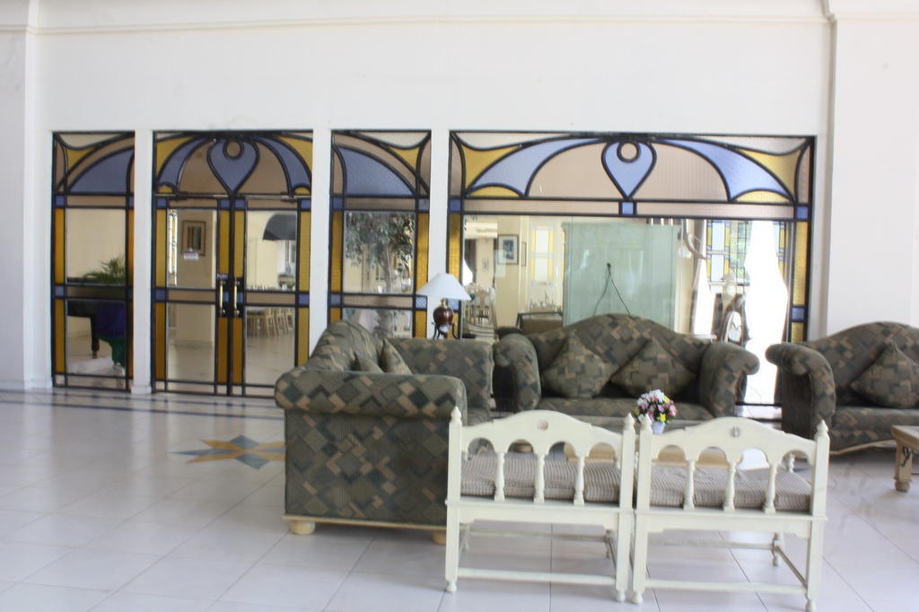 Club Morocco Resort And Country Club Subic Bagian luar foto