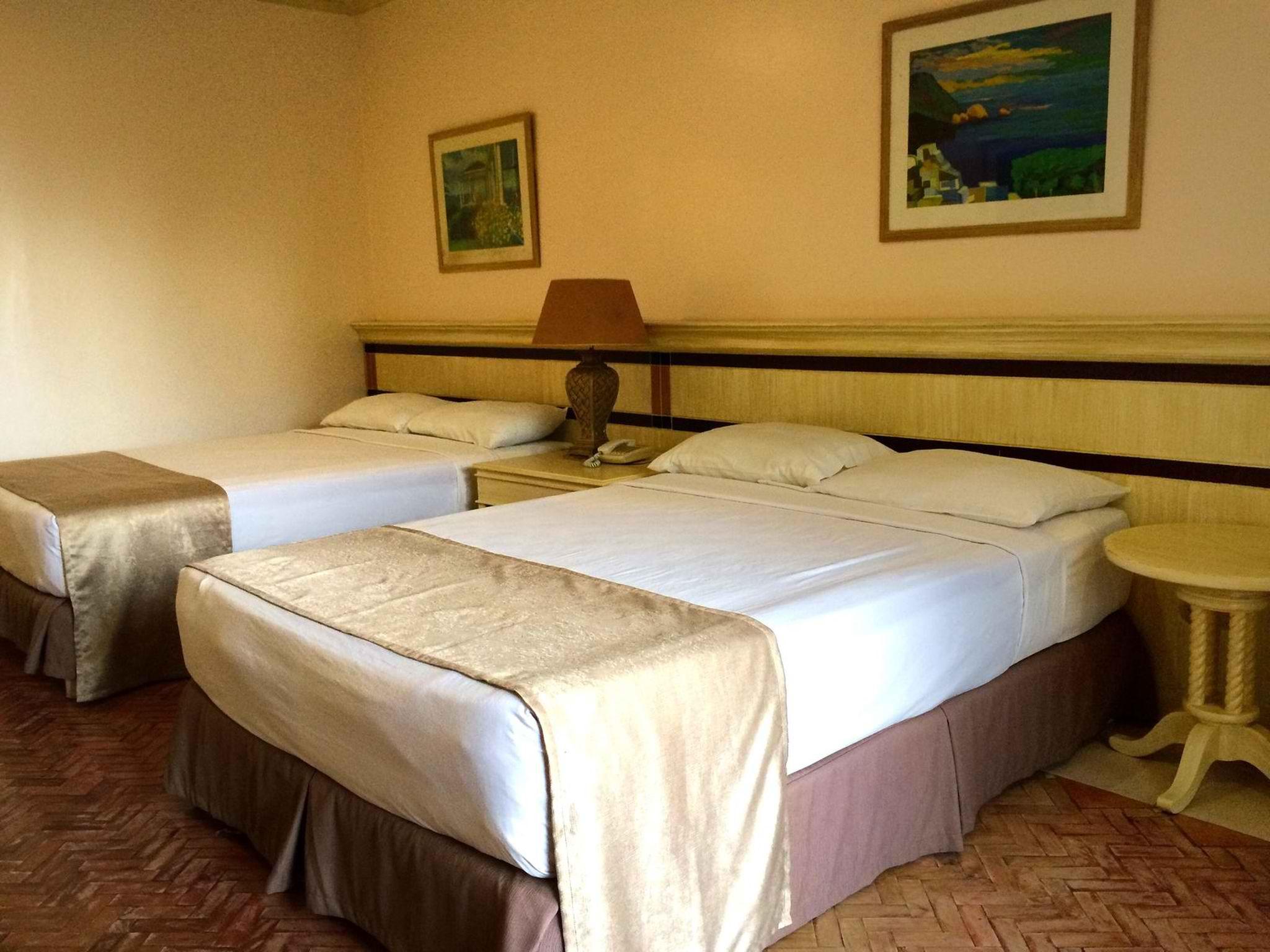 Club Morocco Resort And Country Club Subic Bagian luar foto