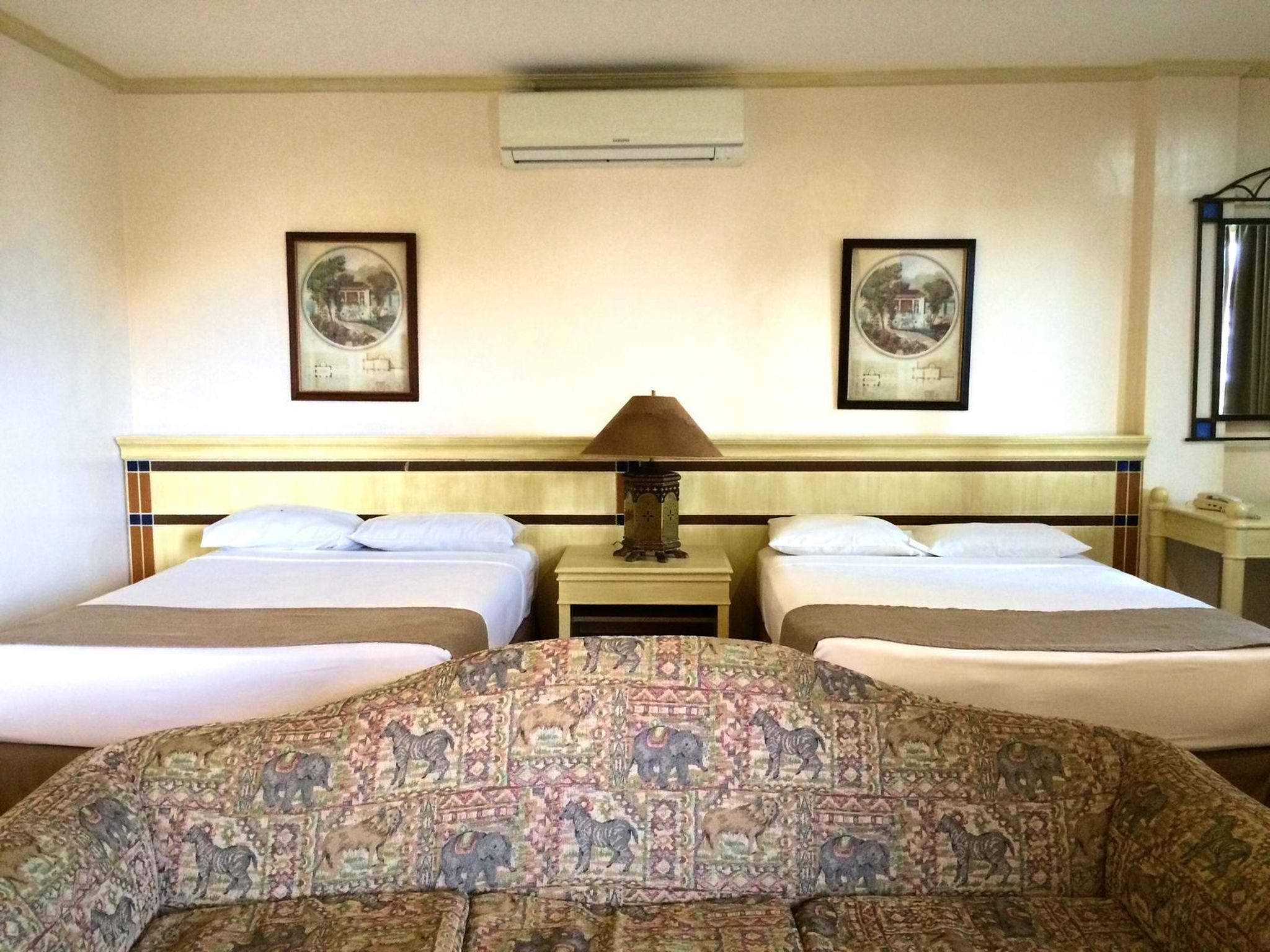 Club Morocco Resort And Country Club Subic Bagian luar foto