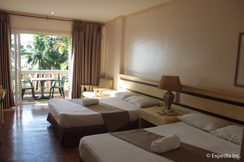 Club Morocco Resort And Country Club Subic Bagian luar foto