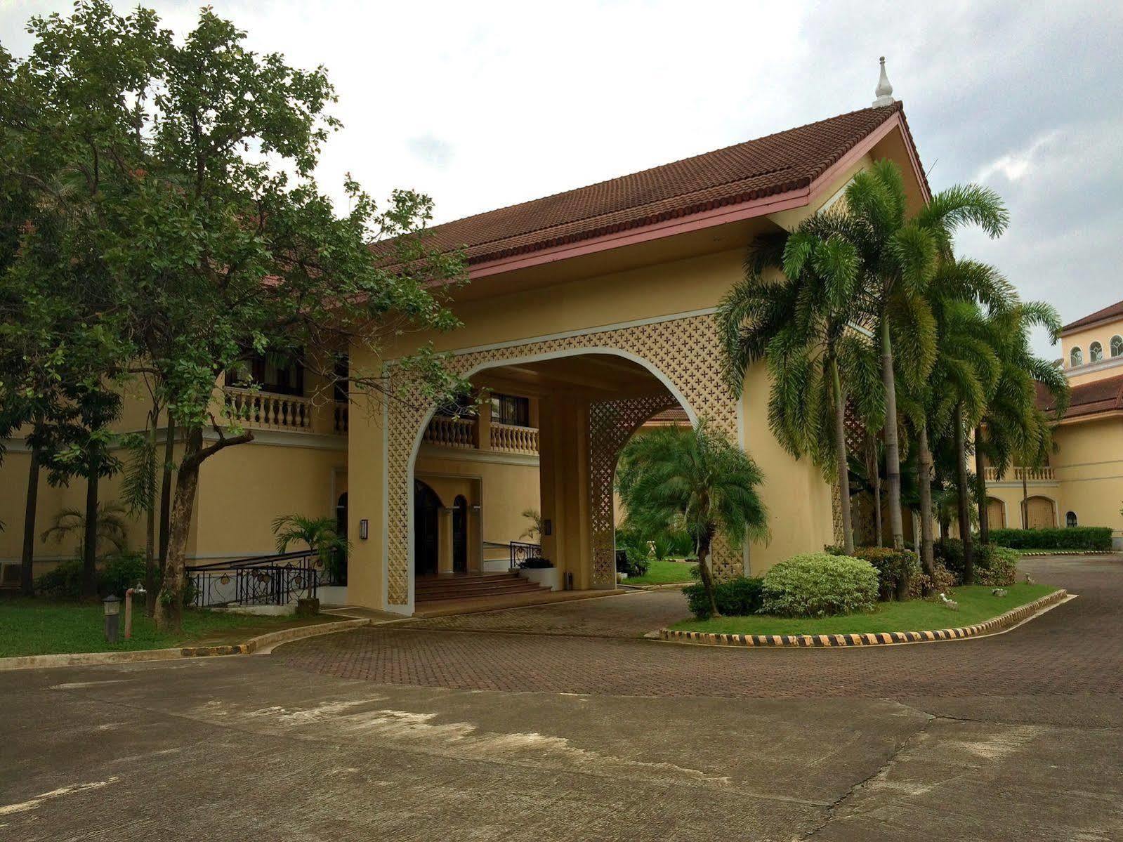 Club Morocco Resort And Country Club Subic Bagian luar foto