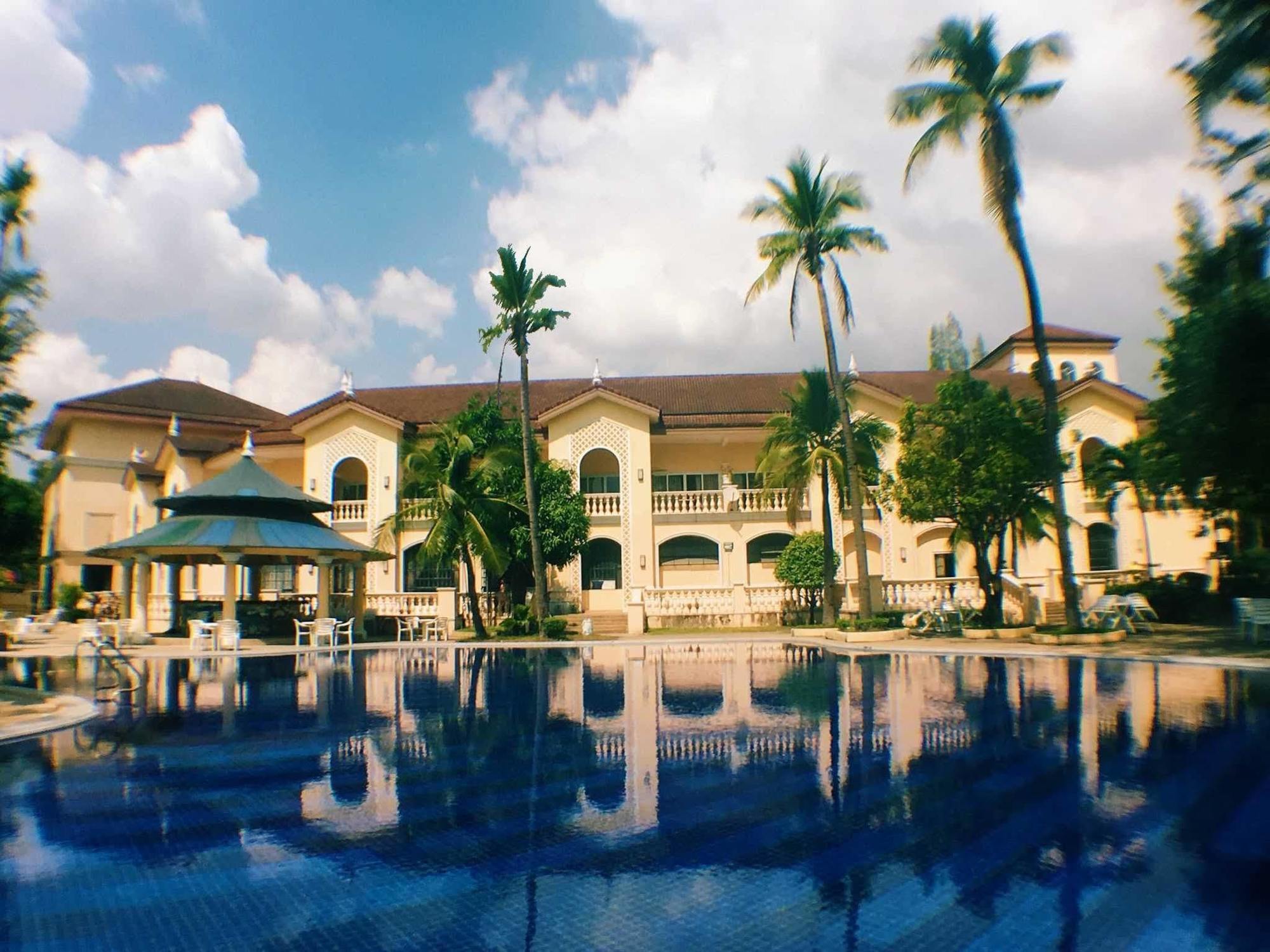 Club Morocco Resort And Country Club Subic Bagian luar foto