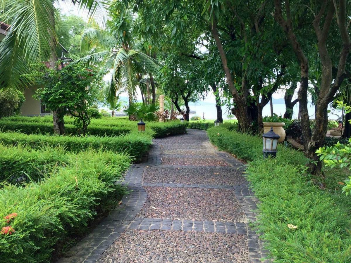 Club Morocco Resort And Country Club Subic Bagian luar foto