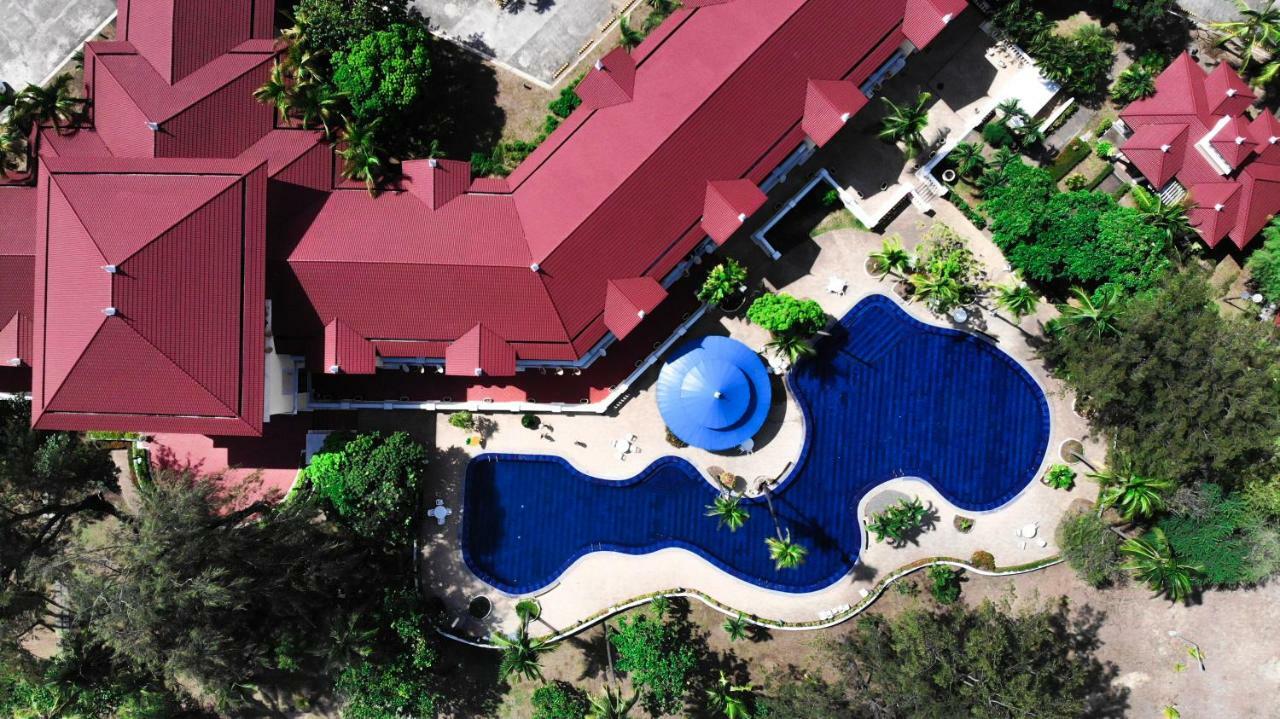 Club Morocco Resort And Country Club Subic Bagian luar foto