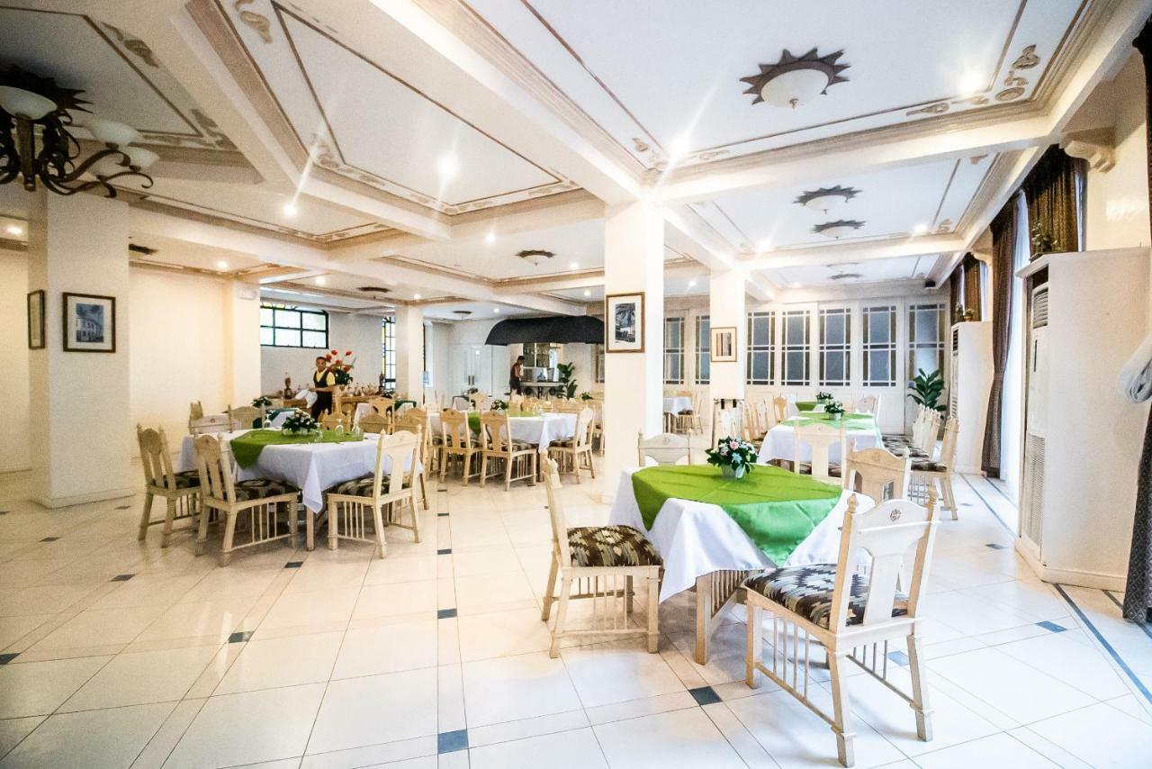 Club Morocco Resort And Country Club Subic Bagian luar foto