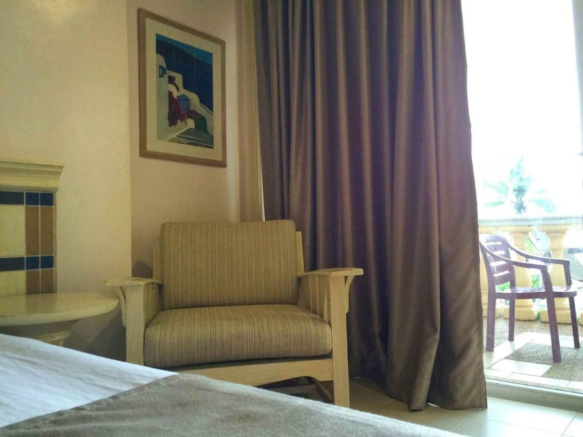 Club Morocco Resort And Country Club Subic Bagian luar foto