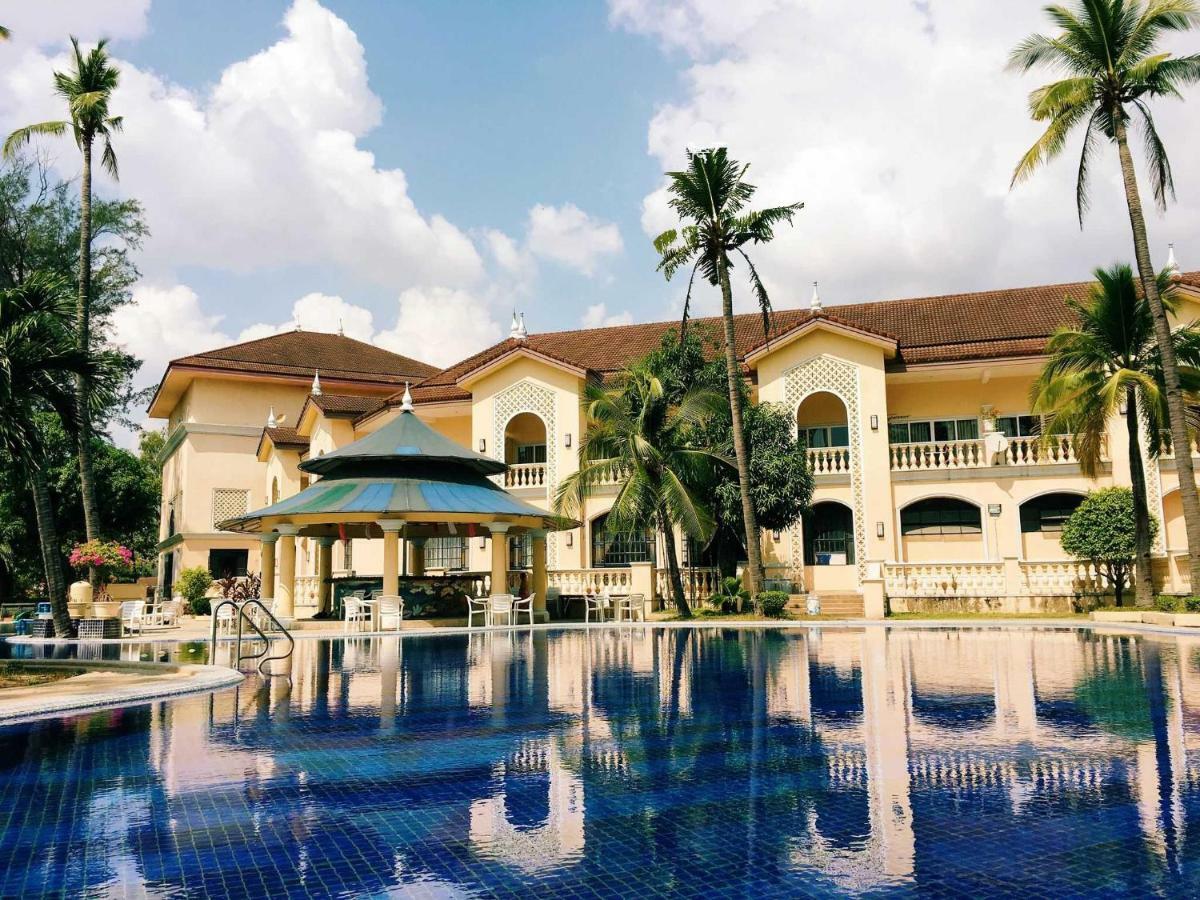 Club Morocco Resort And Country Club Subic Bagian luar foto
