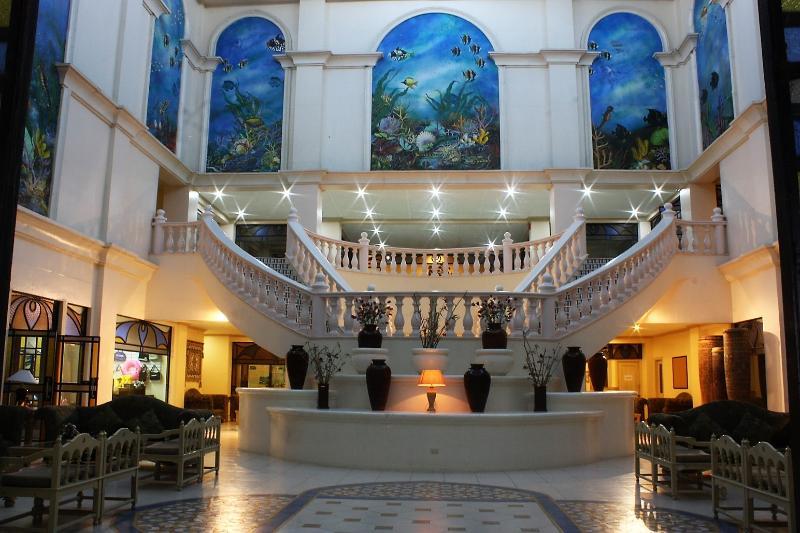 Club Morocco Resort And Country Club Subic Bagian luar foto